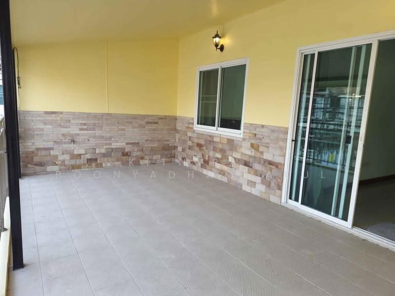 4-BR Townhouse, Bangkok, Lat Phrao, Bangkok, 4 Bedrooms, 325 sqm, Townhouse For Sale, by Kitnipat Boonyadhammakul, 500515538 - DDproperty.com