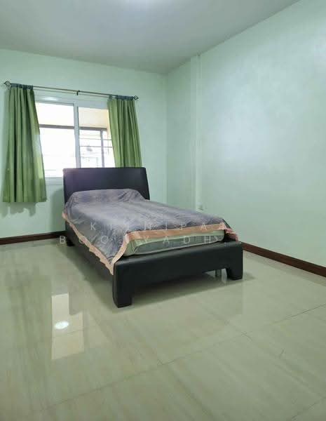 4-BR Townhouse, Bangkok, Lat Phrao, Bangkok, 4 Bedrooms, 325 sqm, Townhouse For Sale, by Kitnipat Boonyadhammakul, 500515538 - DDproperty.com
