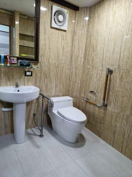 4-BR Townhouse, Bangkok, Lat Phrao, Bangkok, 4 Bedrooms, 325 sqm, Townhouse For Sale, by Kitnipat Boonyadhammakul, 500515538 - DDproperty.com