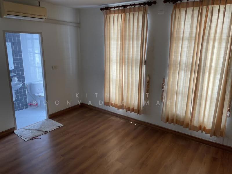 Baan Klang Muang Ladprao-Yothin Phatthana, Bangkok, Soi Baan Klang Muang Ladprao-Yothin Phatthana, Lat Phrao, Bangkok, 3 Bedrooms, 198 sqm, Townhouse For Sale, by Kitnipat Boonyadhammakul, 500515541 - DDproperty.com