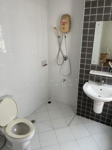 Baan Klang Muang Ladprao-Yothin Phatthana, Bangkok, Soi Baan Klang Muang Ladprao-Yothin Phatthana, Lat Phrao, Bangkok, 3 Bedrooms, 198 sqm, Townhouse For Sale, by Kitnipat Boonyadhammakul, 500515541 - DDproperty.com