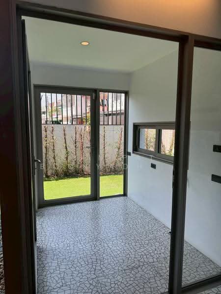 LUXE 35 Ratchada-Ladprao, Bangkok, Soi Lat Phrao 35, Lat Phrao Road, Chan Kasem, Chatuchak, Bangkok, 3 Bedrooms, 400 sqm, Townhouse For Rent, by Kitnipat Boonyadhammakul, 500515583 - DDproperty.com