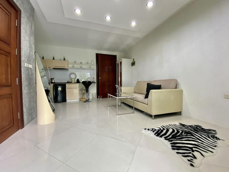 Park Royal 1 Pratumnak, Chon Buri (Pattaya), พระตำหนัก พระตำหนัก, Nong Pru, Bang Lamung (Pattaya), Chon Buri (Pattaya), 1 Bedroom, 42 sqm, Condo For Sale, by Vikrant Kokar, 500515653 - DDproperty.com