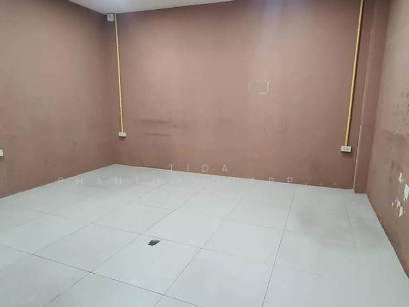 Warehouse for rent, Soi Sabaijai, Sutthisan, near Din Daeng Expressway and Sutthisan Expressway, Bangkok, Samsen Nok, Huai Khwang, Bangkok, , 452 sqm, Warehouse/Factory For Rent, by Tida phanthonglarptawee, 500515743 - DDproperty.com