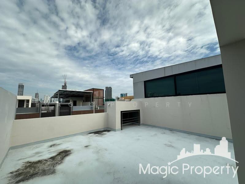 The Park Lane 22, Bangkok, 42 Soi Pridi Banomyong 45, Khlong Tan Nua, Watthana, Bangkok, 3 Bedrooms, 300 sqm, Townhouse For Rent, by Magic Property, 500515779 - DDproperty.com