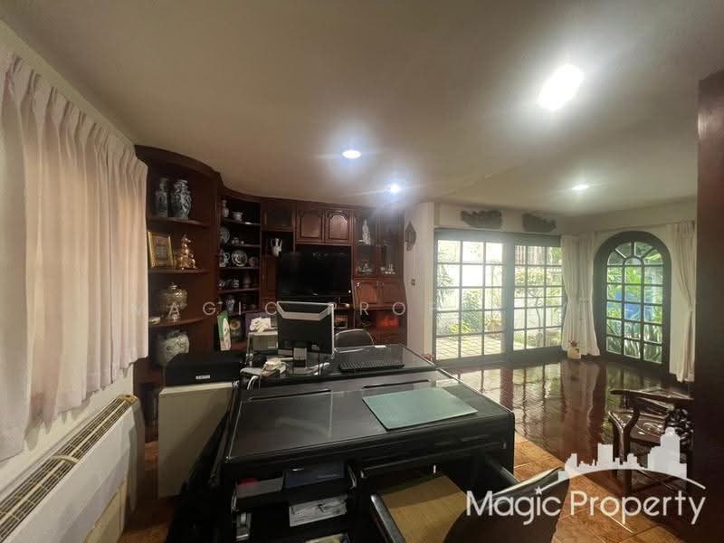 Single House in Ekkamai Soi 3, Bangkok, สุขุมวิท 63, Khlong Tan Nua, Watthana, Bangkok, 3 Bedrooms, 300 sqm, Single Detached House For Sale, by Magic Property, 500515819 - DDproperty.com