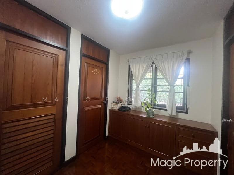 Single House in Ekkamai Soi 3, Bangkok, สุขุมวิท 63, Khlong Tan Nua, Watthana, Bangkok, 3 Bedrooms, 300 sqm, Single Detached House For Sale, by Magic Property, 500515819 - DDproperty.com