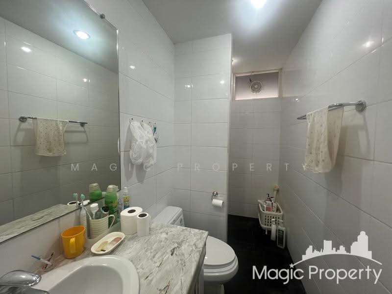 Single House in Ekkamai Soi 3, Bangkok, สุขุมวิท 63, Khlong Tan Nua, Watthana, Bangkok, 3 Bedrooms, 300 sqm, Single Detached House For Sale, by Magic Property, 500515819 - DDproperty.com