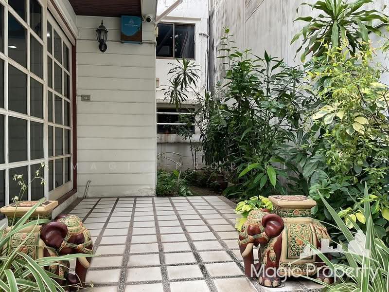 Single House in Ekkamai Soi 3, Bangkok, สุขุมวิท 63, Khlong Tan Nua, Watthana, Bangkok, 3 Bedrooms, 300 sqm, Single Detached House For Sale, by Magic Property, 500515819 - DDproperty.com