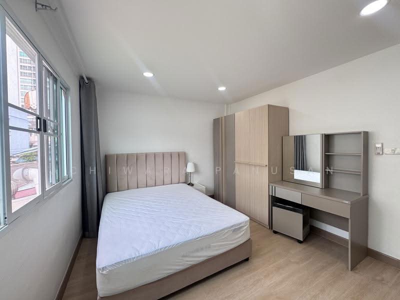 บ้านเช่าห้วยขวาง, Bangkok, ประชาอุทิศ, Huai Khwang, Bangkok, 5 Bedrooms, 300 sqm, Townhouse For Rent, by Achiwara Panusan, 500515880 - DDproperty.com