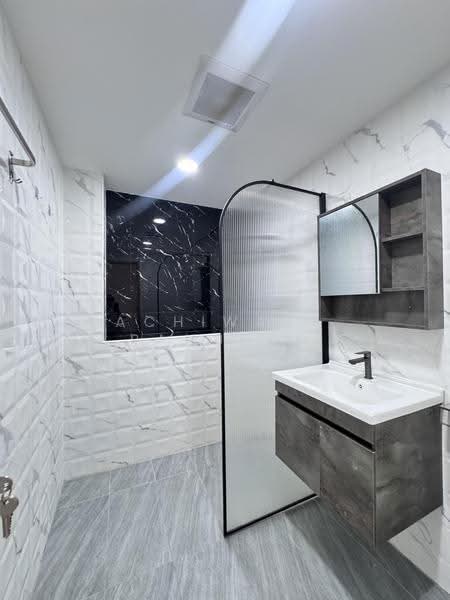 บ้านเช่าห้วยขวาง, Bangkok, ประชาอุทิศ, Huai Khwang, Bangkok, 5 Bedrooms, 300 sqm, Townhouse For Rent, by Achiwara Panusan, 500515880 - DDproperty.com