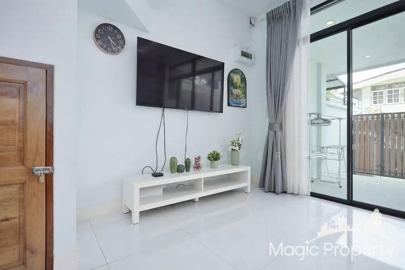 Townhouse in Pracharat Bamphen 17 for Sale, Bangkok, Samsen Nok, Huai Khwang, Bangkok, 4 Bedrooms, 270 sqm, Townhouse For Sale, by Magic Property, 500515931 - DDproperty.com