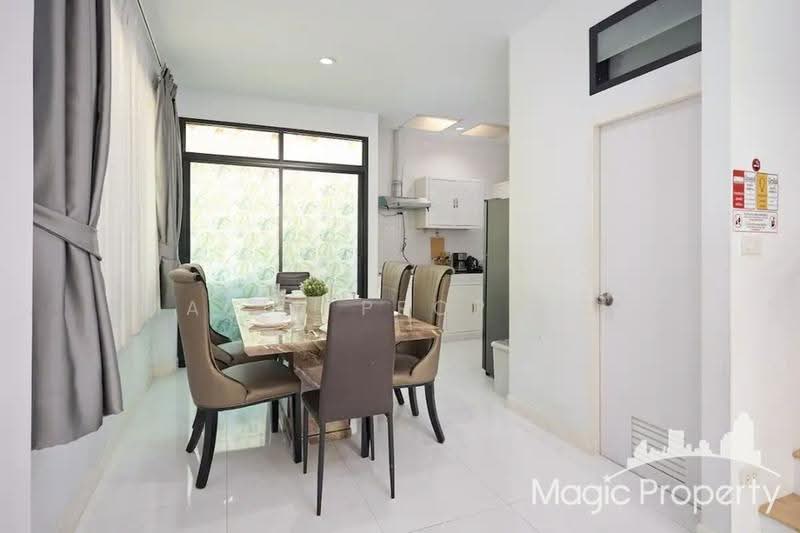 Townhouse in Pracharat Bamphen 17 for Sale, Bangkok, Samsen Nok, Huai Khwang, Bangkok, 4 Bedrooms, 270 sqm, Townhouse For Sale, by Magic Property, 500515931 - DDproperty.com