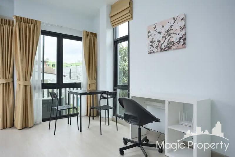Townhouse in Pracharat Bamphen 17 for Sale, Bangkok, Samsen Nok, Huai Khwang, Bangkok, 4 Bedrooms, 270 sqm, Townhouse For Sale, by Magic Property, 500515931 - DDproperty.com