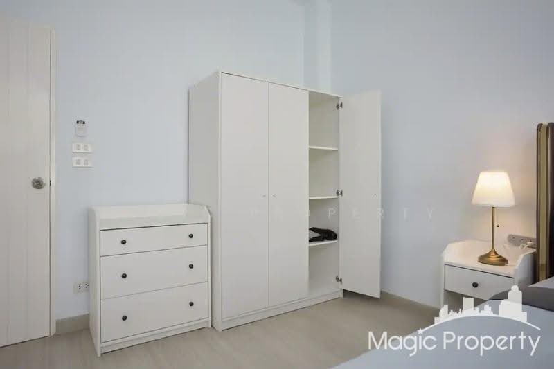 Townhouse in Pracharat Bamphen 17 for Sale, Bangkok, Samsen Nok, Huai Khwang, Bangkok, 4 Bedrooms, 270 sqm, Townhouse For Sale, by Magic Property, 500515931 - DDproperty.com