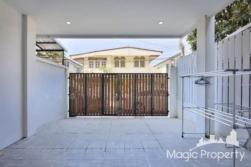 Townhouse in Pracharat Bamphen 17 for Sale, Bangkok, Samsen Nok, Huai Khwang, Bangkok, 4 Bedrooms, 270 sqm, Townhouse For Sale, by Magic Property, 500515931 - DDproperty.com
