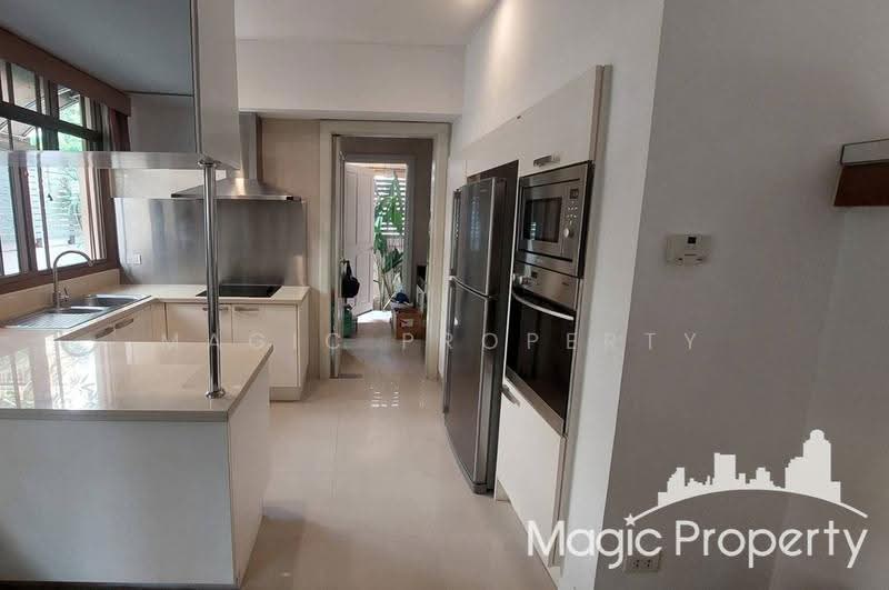 Baan Sansiri Sukhumvit 67, Bangkok, 32 Soi Sukhumvit 67, Phra Kanong Nua, Watthana, Bangkok, 4 Bedrooms, 380 sqm, Single Detached House For Sale, by Magic Property, 500515970 - DDproperty.com