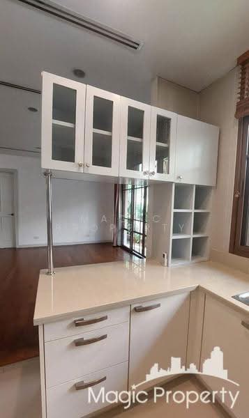 Baan Sansiri Sukhumvit 67, Bangkok, 32 Soi Sukhumvit 67, Phra Kanong Nua, Watthana, Bangkok, 4 Bedrooms, 380 sqm, Single Detached House For Sale, by Magic Property, 500515970 - DDproperty.com