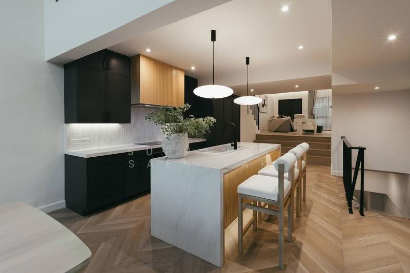 For rent, townhome near Ekamai Thonglor, walkable to BTS Phra Khanong, Bangkok, Khlong Tan Nua, Watthana, Bangkok, 5 Bedrooms, 350 sqm, Townhouse For Rent, by Suphanan Saengsak, 500515973 - DDproperty.com