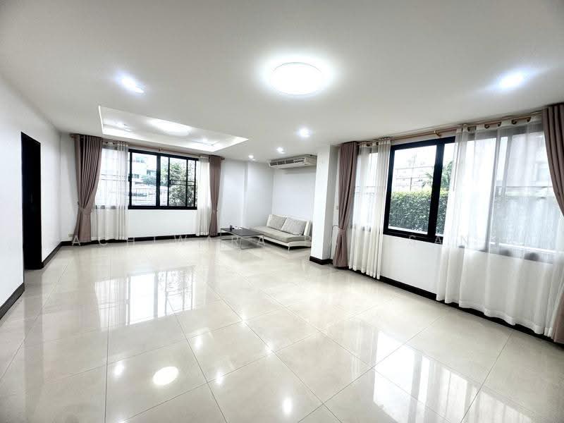 หมู่บ้านรีเจ้นท์รัชดา, กรุงเทพ, สหการประมูล, ห้วยขวาง, กรุงเทพ, 500 ตร.ม., สำนักงาน ให้เช่า, โดย Achiwara Panusan, 500515982 - DDproperty.com