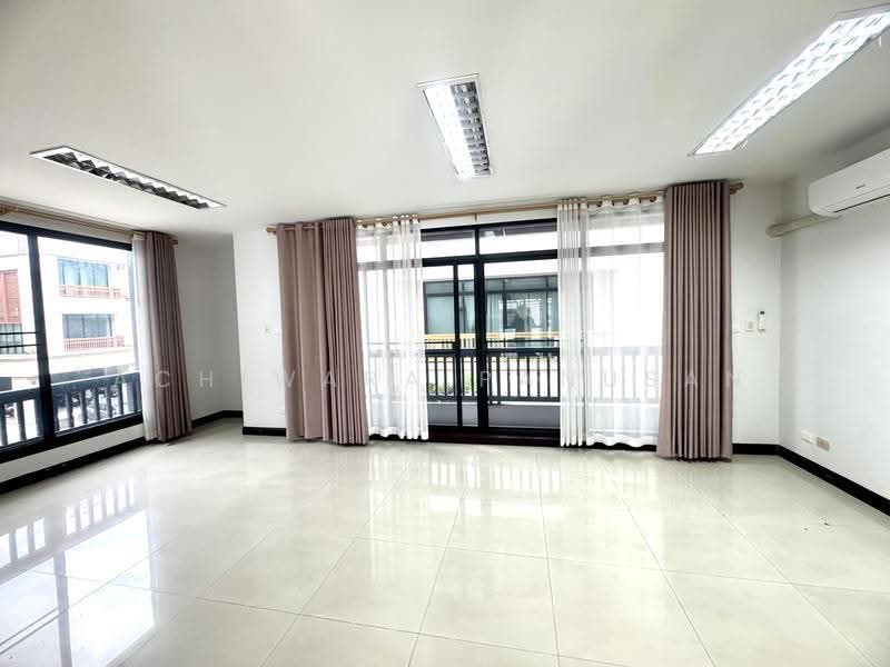 หมู่บ้านรีเจ้นท์รัชดา, Bangkok, สหการประมูล, Huai Khwang, Bangkok, , 500 sqm, Office Space For Rent, by Achiwara Panusan, 500515982 - DDproperty.com