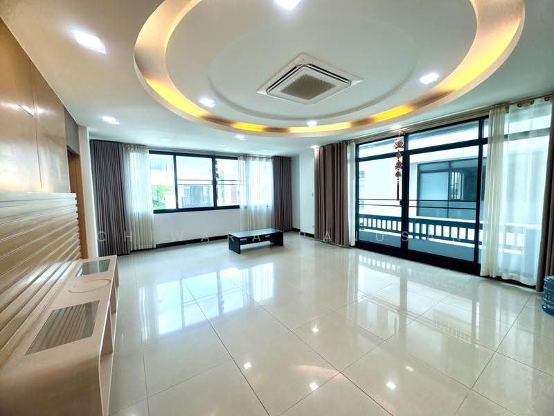 หมู่บ้านรีเจ้นท์รัชดา, Bangkok, สหการประมูล, Huai Khwang, Bangkok, , 500 sqm, Office Space For Rent, by Achiwara Panusan, 500515982 - DDproperty.com
