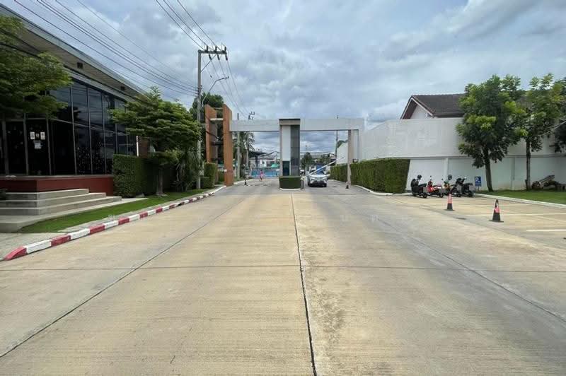 Modi Villa Phetkasem 69 : โมดิ วิลล่า เพชรเกษม 69, กรุงเทพ, ถนนเลียบคลองภาษีเจริญฝั่งเหนือ, หนองแขม, กรุงเทพ, 100 ตร.ม., ทาวน์เฮ้าส์ ขาย, โดย ชนะชาติ นนท์ตา, 500515998 - DDproperty.com