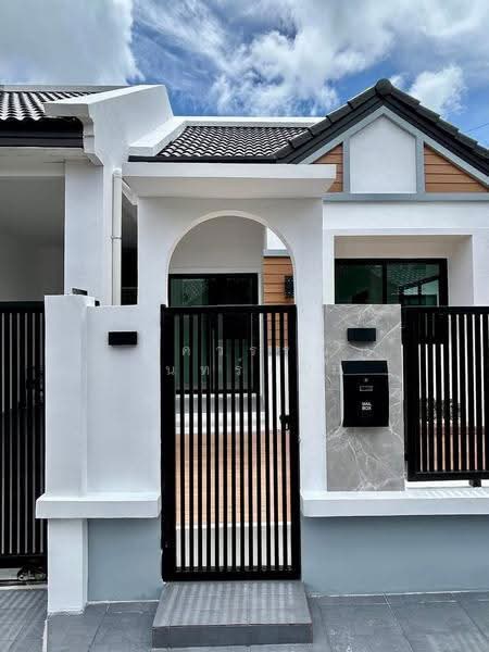 House for sale 4.49 M Fully renovated home 3 bedroom, Phuket, Ratsada, Muang Phuket, Phuket, 3 Bedrooms, 140 sqm, Semi-Detached House (Twin House) For Sale, by ภควรรณ จันทร์เดิม, 500516014 - DDproperty.com