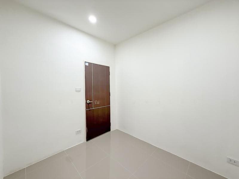 Special price 3.29 fully renovated townhouse in Phuket, Phuket, Wichit, Muang Phuket, Phuket, 3 Bedrooms, 120 sqm, Townhouse For Sale, by ภควรรณ จันทร์เดิม, 500516066 - DDproperty.com