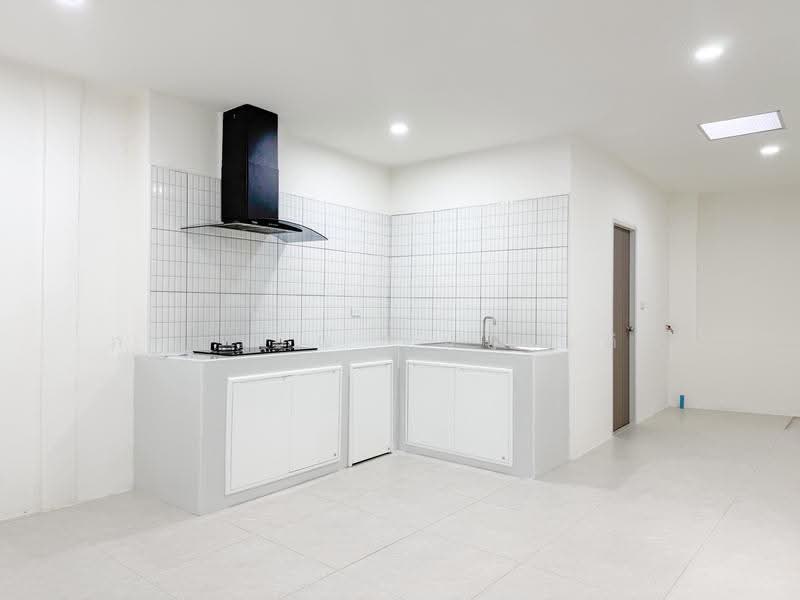 Special price 3.29 fully renovated townhouse in Phuket, Phuket, Wichit, Muang Phuket, Phuket, 3 Bedrooms, 120 sqm, Townhouse For Sale, by ภควรรณ จันทร์เดิม, 500516066 - DDproperty.com