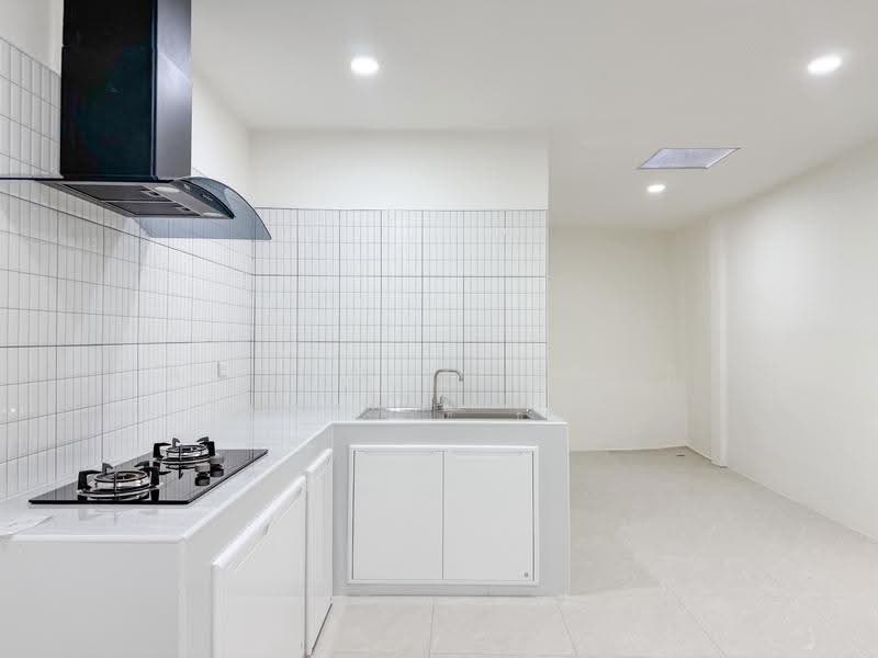 Special price 3.29 fully renovated townhouse in Phuket, Phuket, Wichit, Muang Phuket, Phuket, 3 Bedrooms, 120 sqm, Townhouse For Sale, by ภควรรณ จันทร์เดิม, 500516066 - DDproperty.com