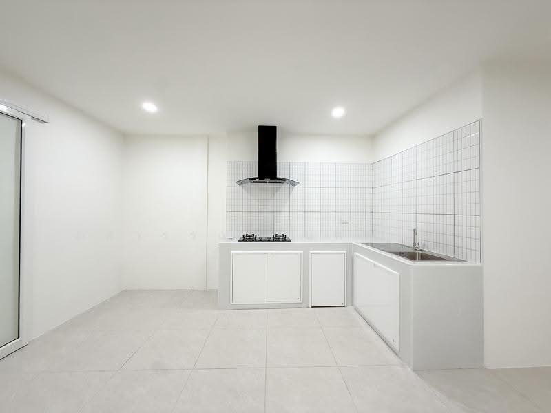 Special price 3.29 fully renovated townhouse in Phuket, Phuket, Wichit, Muang Phuket, Phuket, 3 Bedrooms, 120 sqm, Townhouse For Sale, by ภควรรณ จันทร์เดิม, 500516066 - DDproperty.com