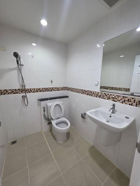 Two-story townhomes near BTS Sri Eiam and Sri Udom, Bangkok, ศรีนครินทร์, Nong Bon, Prawet, Bangkok, 4 Bedrooms, 180 sqm, Townhouse For Rent, by Ulaiwan Boonsiri, 500516136 - DDproperty.com