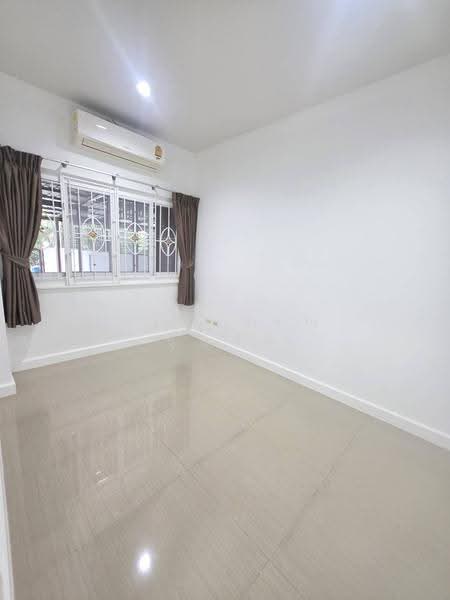 Two-story townhomes near BTS Sri Eiam and Sri Udom, Bangkok, ศรีนครินทร์, Nong Bon, Prawet, Bangkok, 4 Bedrooms, 180 sqm, Townhouse For Rent, by Ulaiwan Boonsiri, 500516136 - DDproperty.com