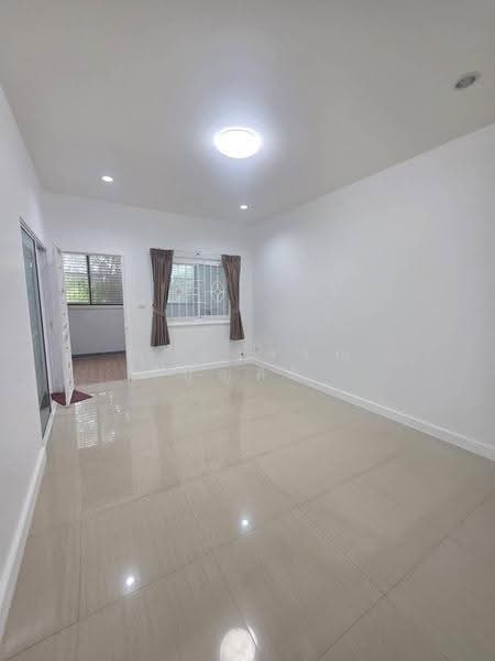 Two-story townhomes near BTS Sri Eiam and Sri Udom, Bangkok, ศรีนครินทร์, Nong Bon, Prawet, Bangkok, 4 Bedrooms, 180 sqm, Townhouse For Rent, by Ulaiwan Boonsiri, 500516136 - DDproperty.com