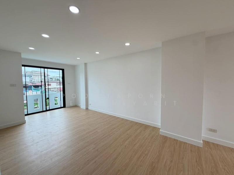 Townhome for sale, Soi Lat Phrao 110, Bangkok, ลาดพร้าว, Phlapphla, Wang Thonglang, Bangkok, 4 Bedrooms, 200 sqm, Townhouse For Sale, by Poonyaporn Veerabulyarit, 500516219 - DDproperty.com