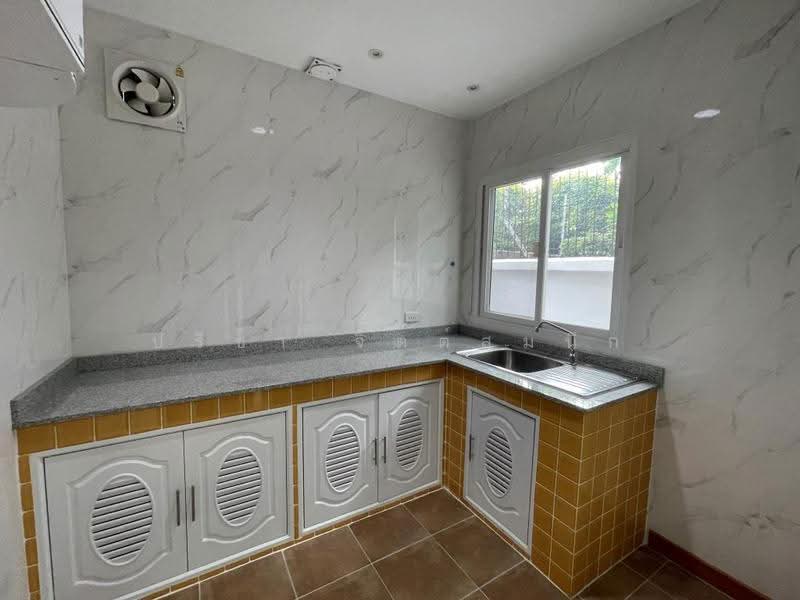 Detached house 4 Bedrooms in Sukhumvit 65 about 5-10 min to St Andrew In'tl school Sukhumvit, Bangkok, สุขุมวิท 65, Phra Kanong Nua, Watthana, Bangkok, 4 Bedrooms, 200 sqm, Single Detached House For Rent, by ปรีชา จิตต์สมนึก, 500516226 - DDproperty.com