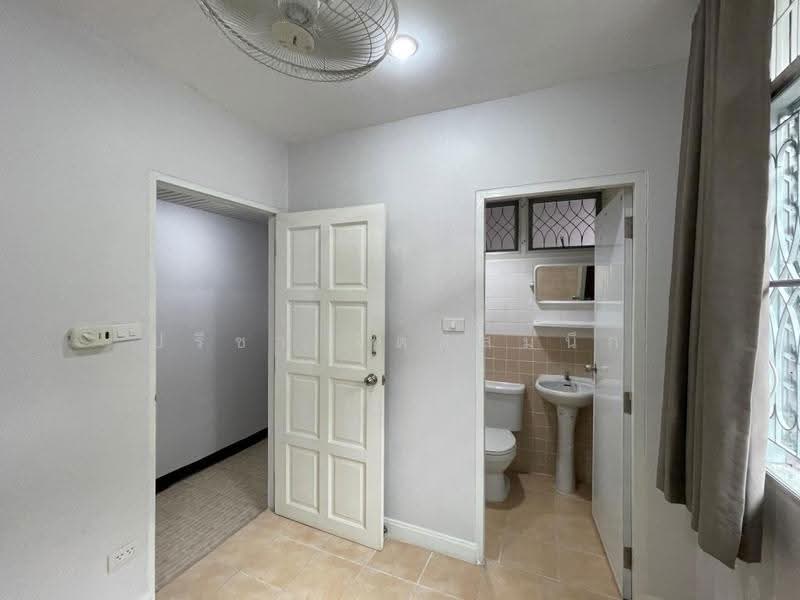 บ้านเดี่ยว 2 ชั้น มี 4 ห้องนอน ตกแต่งเฟอร์นิเจอร์พร้อมอยู่ สุขุมวิท 63-71, กรุงเทพ, สุขุมวิท 65, พระโขนงเหนือ, วัฒนา, กรุงเทพ, 200 ตร.ม., บ้านเดี่ยว ให้เช่า, โดย ปรีชา จิตต์สมนึก, 500516226 - DDproperty.com