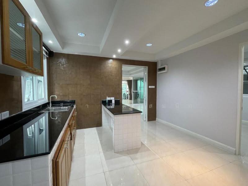 Detached house 4 Bedrooms in Sukhumvit 65 about 5-10 min to St Andrew In'tl school Sukhumvit, Bangkok, สุขุมวิท 65, Phra Kanong Nua, Watthana, Bangkok, 4 Bedrooms, 200 sqm, Single Detached House For Rent, by ปรีชา จิตต์สมนึก, 500516226 - DDproperty.com