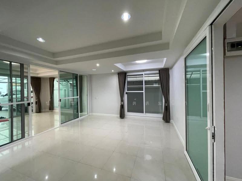 บ้านเดี่ยว 2 ชั้น มี 4 ห้องนอน ตกแต่งเฟอร์นิเจอร์พร้อมอยู่ สุขุมวิท 63-71, กรุงเทพ, สุขุมวิท 65, พระโขนงเหนือ, วัฒนา, กรุงเทพ, 200 ตร.ม., บ้านเดี่ยว ให้เช่า, โดย ปรีชา จิตต์สมนึก, 500516226 - DDproperty.com