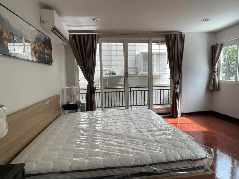 บ้านเดี่ยว 2 ชั้น มี 4 ห้องนอน ตกแต่งเฟอร์นิเจอร์พร้อมอยู่ สุขุมวิท 63-71, กรุงเทพ, สุขุมวิท 65, พระโขนงเหนือ, วัฒนา, กรุงเทพ, 200 ตร.ม., บ้านเดี่ยว ให้เช่า, โดย ปรีชา จิตต์สมนึก, 500516226 - DDproperty.com
