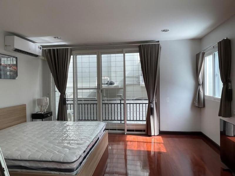 บ้านเดี่ยว 2 ชั้น มี 4 ห้องนอน ตกแต่งเฟอร์นิเจอร์พร้อมอยู่ สุขุมวิท 63-71, กรุงเทพ, สุขุมวิท 65, พระโขนงเหนือ, วัฒนา, กรุงเทพ, 200 ตร.ม., บ้านเดี่ยว ให้เช่า, โดย ปรีชา จิตต์สมนึก, 500516226 - DDproperty.com