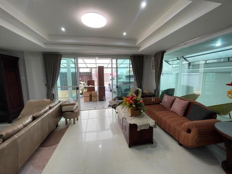 บ้านเดี่ยว 2 ชั้น มี 4 ห้องนอน ตกแต่งเฟอร์นิเจอร์พร้อมอยู่ สุขุมวิท 63-71, กรุงเทพ, สุขุมวิท 65, พระโขนงเหนือ, วัฒนา, กรุงเทพ, 200 ตร.ม., บ้านเดี่ยว ให้เช่า, โดย ปรีชา จิตต์สมนึก, 500516226 - DDproperty.com