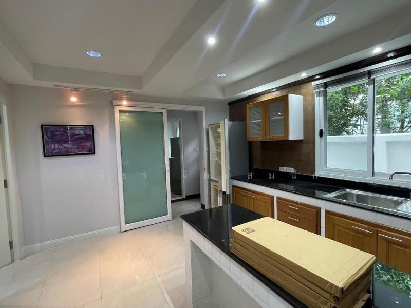 บ้านเดี่ยว 2 ชั้น มี 4 ห้องนอน ตกแต่งเฟอร์นิเจอร์พร้อมอยู่ สุขุมวิท 63-71, กรุงเทพ, สุขุมวิท 65, พระโขนงเหนือ, วัฒนา, กรุงเทพ, 200 ตร.ม., บ้านเดี่ยว ให้เช่า, โดย ปรีชา จิตต์สมนึก, 500516226 - DDproperty.com