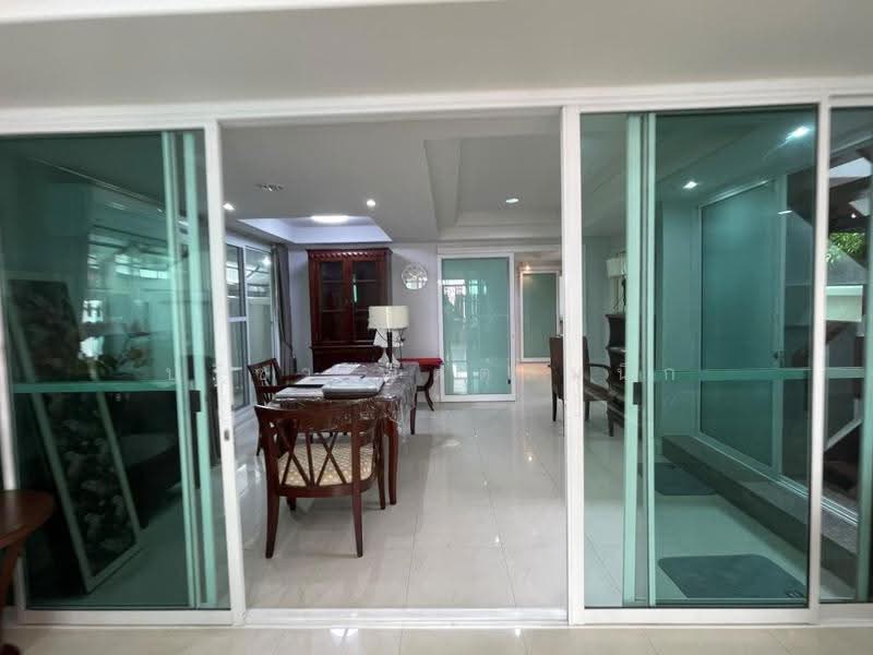 บ้านเดี่ยว 2 ชั้น มี 4 ห้องนอน ตกแต่งเฟอร์นิเจอร์พร้อมอยู่ สุขุมวิท 63-71, กรุงเทพ, สุขุมวิท 65, พระโขนงเหนือ, วัฒนา, กรุงเทพ, 200 ตร.ม., บ้านเดี่ยว ให้เช่า, โดย ปรีชา จิตต์สมนึก, 500516226 - DDproperty.com