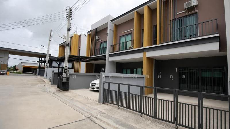 2-Storey Townhome for Sale at Parco Land, Noen Phayom Road, Map Ta Phut, Rayong , Near RIL Industria, Rayong, เนินพยอม, Map Ta Phut, Muang Rayong, Rayong, 2 Bedrooms, 100 sqm, Townhouse For Sale, by สุเทพ พสุวณิชย์กุล, 500516238 - DDproperty.com