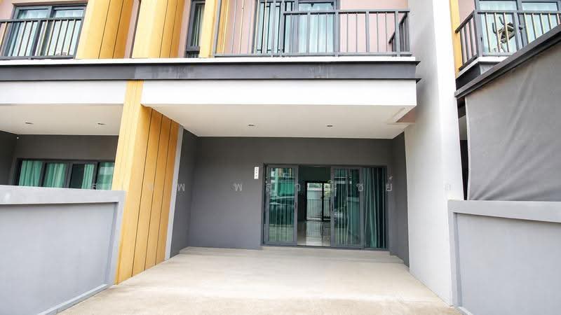 2-Storey Townhome for Sale at Parco Land, Noen Phayom Road, Map Ta Phut, Rayong , Near RIL Industria, Rayong, เนินพยอม, Map Ta Phut, Muang Rayong, Rayong, 2 Bedrooms, 100 sqm, Townhouse For Sale, by สุเทพ พสุวณิชย์กุล, 500516238 - DDproperty.com