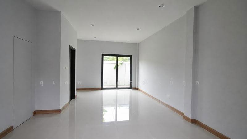 2-Storey Townhome for Sale at Parco Land, Noen Phayom Road, Map Ta Phut, Rayong , Near RIL Industria, Rayong, เนินพยอม, Map Ta Phut, Muang Rayong, Rayong, 2 Bedrooms, 100 sqm, Townhouse For Sale, by สุเทพ พสุวณิชย์กุล, 500516238 - DDproperty.com