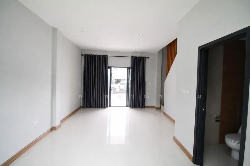 ขายทาวน์โฮม 2 ชั้น พาร์โก้แลนด์(Parco land) ถ.เนินพยอม มาบตาพุด ระยอง ใกล้นิคมฯ RIL, ระยอง, เนินพยอม, มาบตาพุด, เมืองระยอง, ระยอง, 100 ตร.ม., ทาวน์เฮ้าส์ ขาย, โดย สุเทพ พสุวณิชย์กุล, 500516238 - DDproperty.com