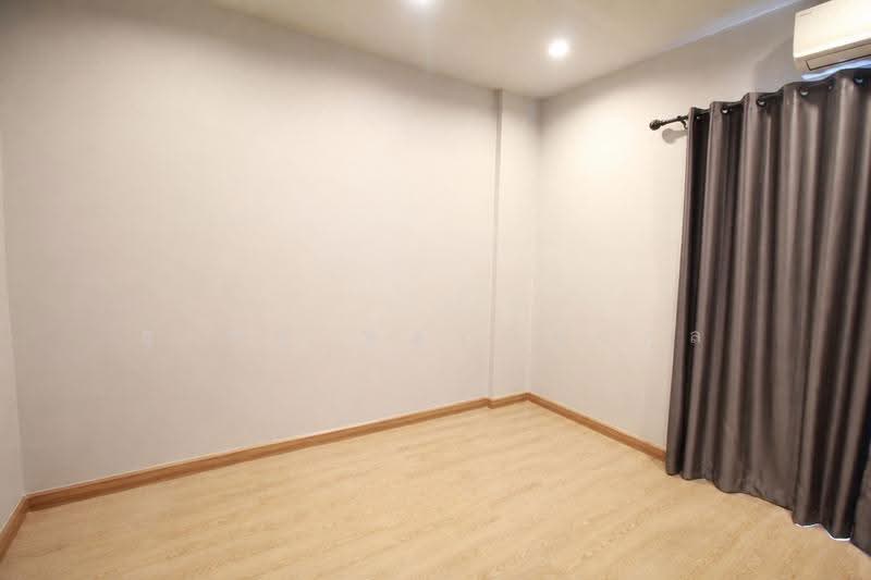 2-Storey Townhome for Sale at Parco Land, Noen Phayom Road, Map Ta Phut, Rayong , Near RIL Industria, Rayong, เนินพยอม, Map Ta Phut, Muang Rayong, Rayong, 2 Bedrooms, 100 sqm, Townhouse For Sale, by สุเทพ พสุวณิชย์กุล, 500516238 - DDproperty.com
